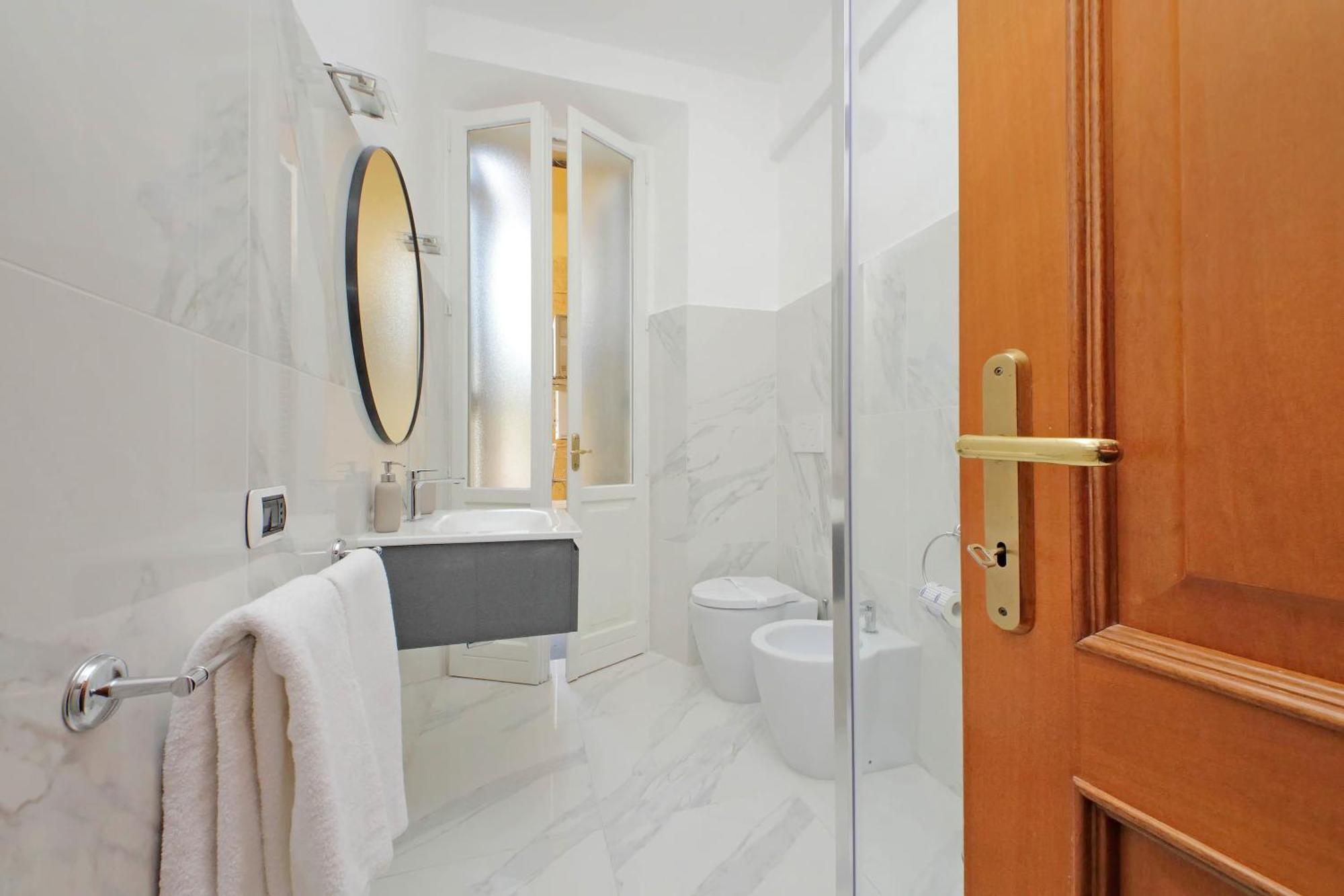 Ych-Comfortable 2 Bedrooms Flat Near Colosseum Roma Esterno foto